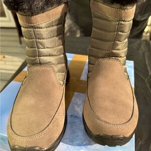 Easy Street Gray Winter Boots